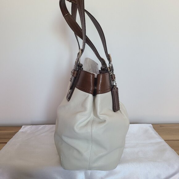 Mint Condition Y2K COACH Soho Pleated White and Brown (Full Grain) Leather Bag - Picture 7 of 14